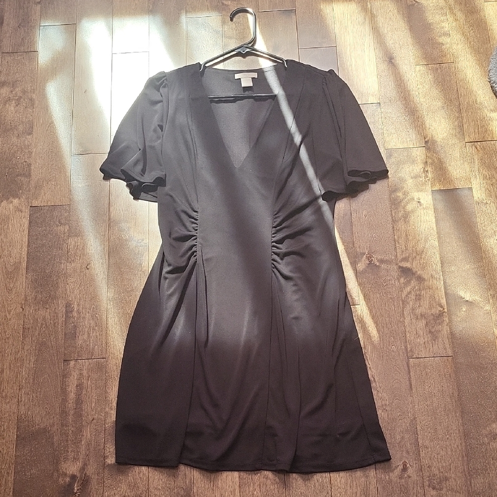 Elegant Black Dress with V-Neck